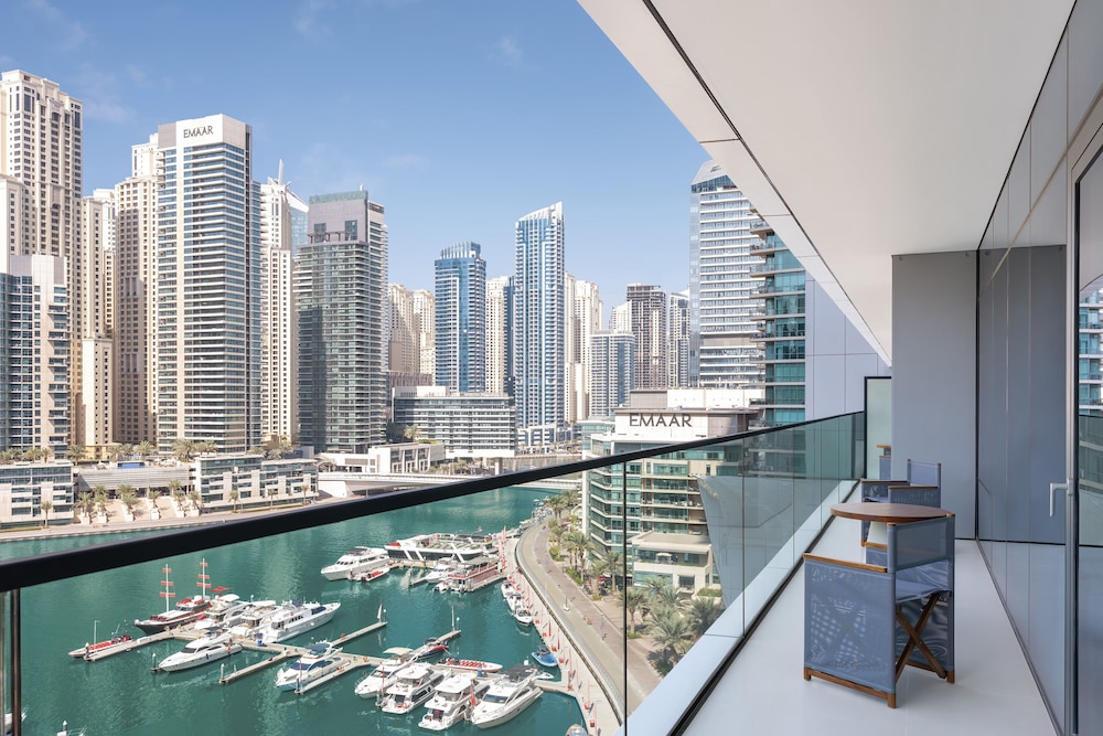 Vida Dubai Marina Yacht Club 46/68