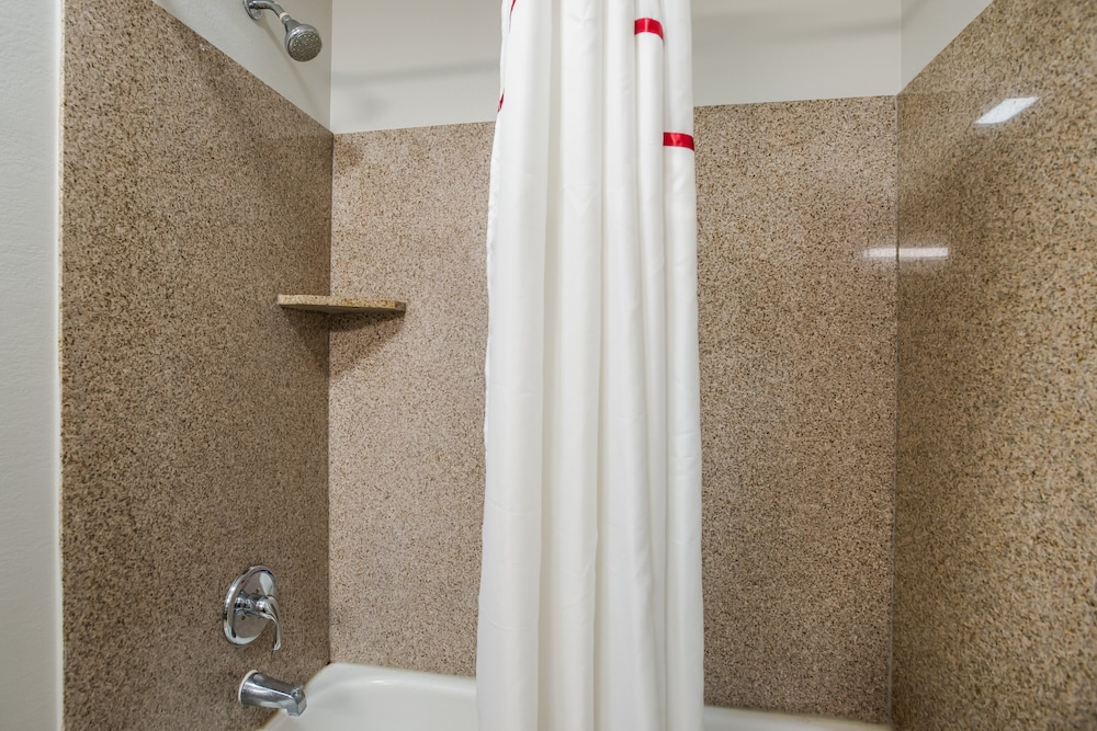 Red Roof Inn & Suites Lake Charles 26/43