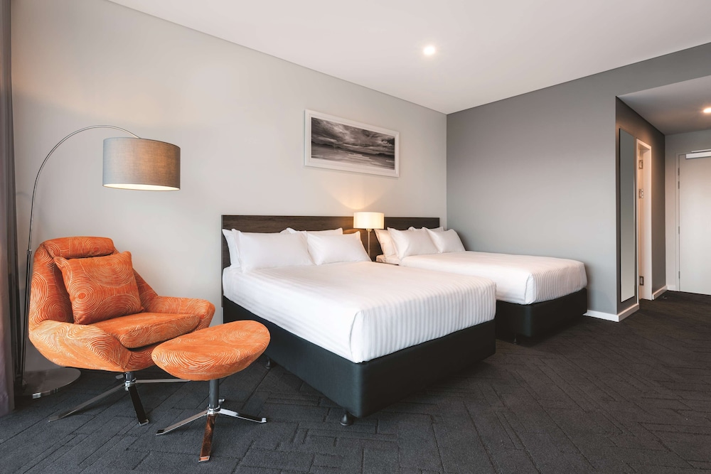 DELUXE, TWIN BEDS