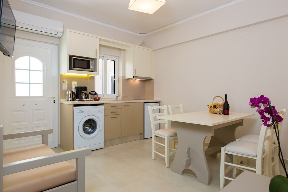 Trefon Hotel Apartments and Family Suites 61/73