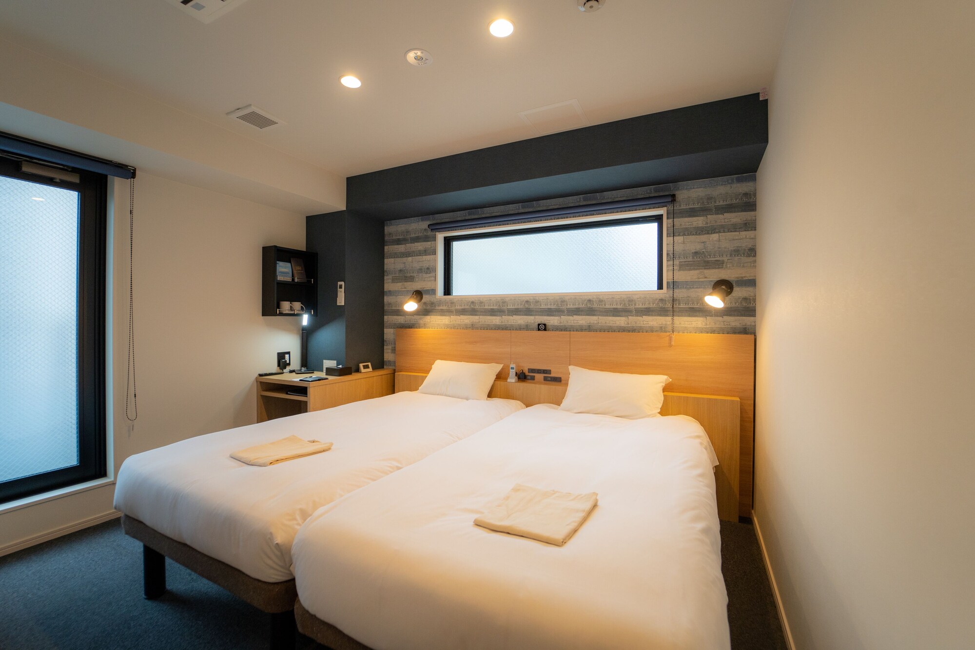 Hollywood, Twin Beds