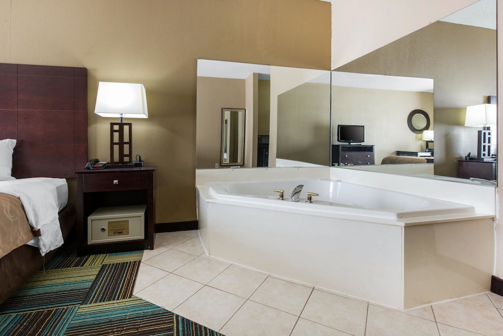 Quality Inn & Suites Arnold St Louis 5/29
