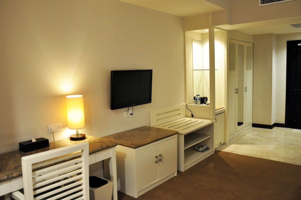 Beverly Hotel Batam 35/50
