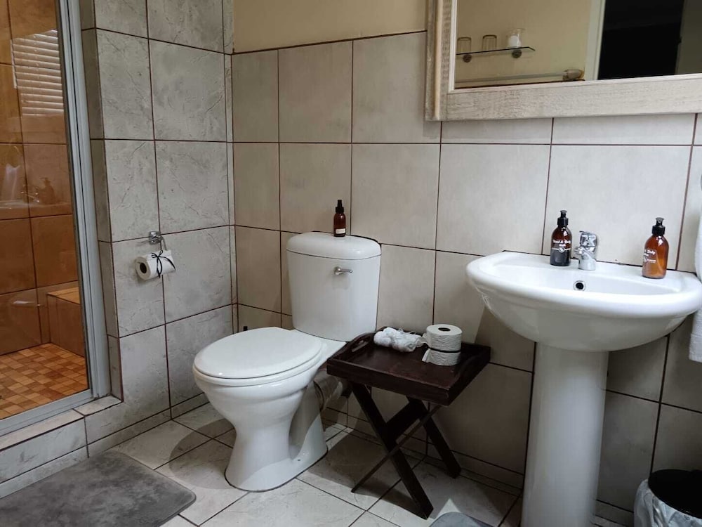 Hillton Manor Guest House 47/50
