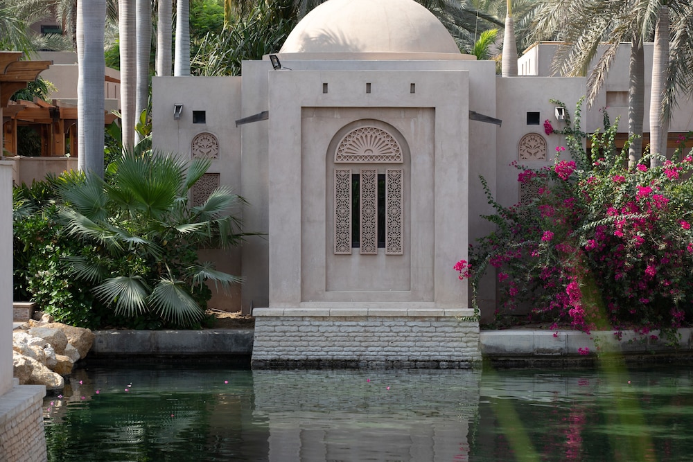 swimming pool spa