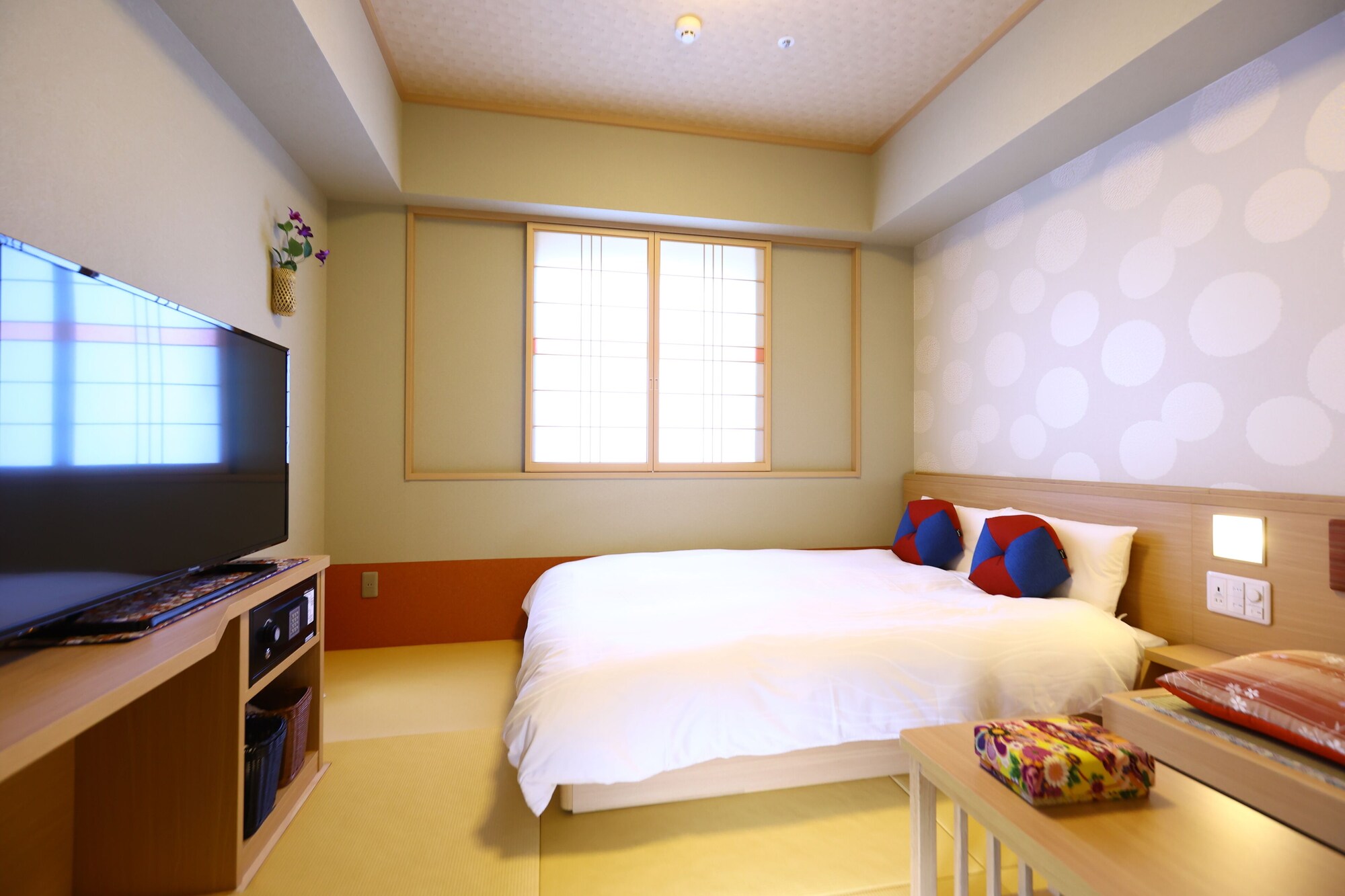 Moderate, Single, Double Bed