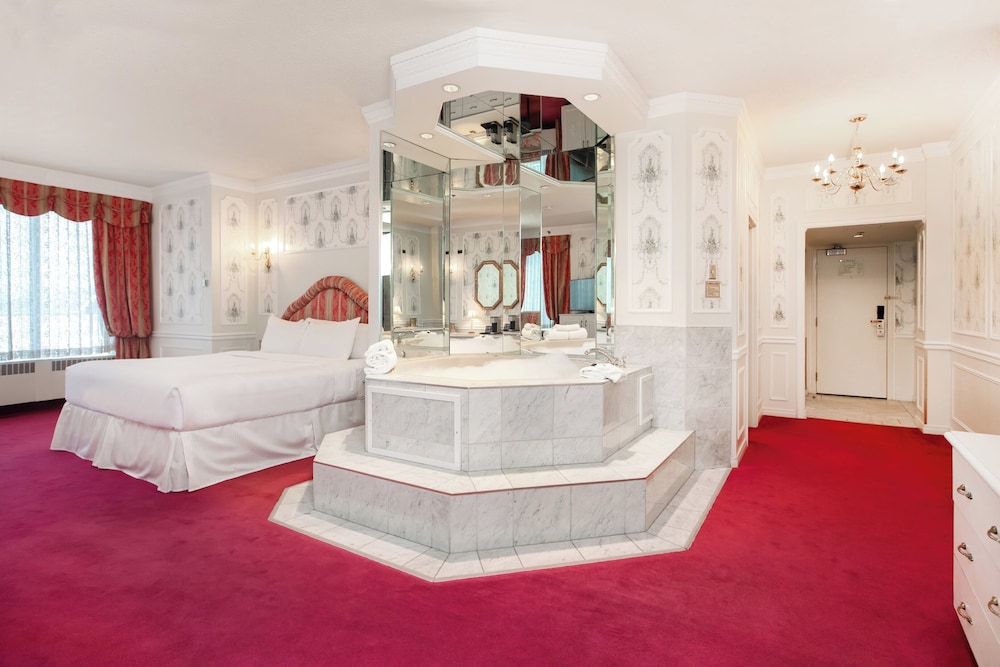 Fantasyland Hotel 62/84