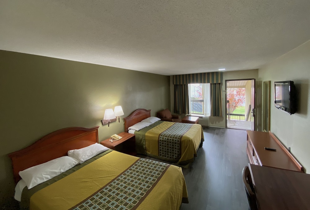 Red Roof Inn & Suites Monroe, NC 3/19