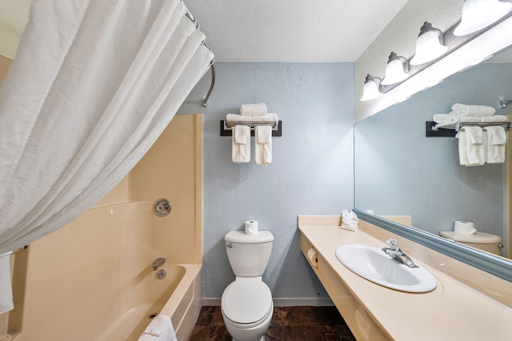 Auberge Shores Inn & Hotel 47/47