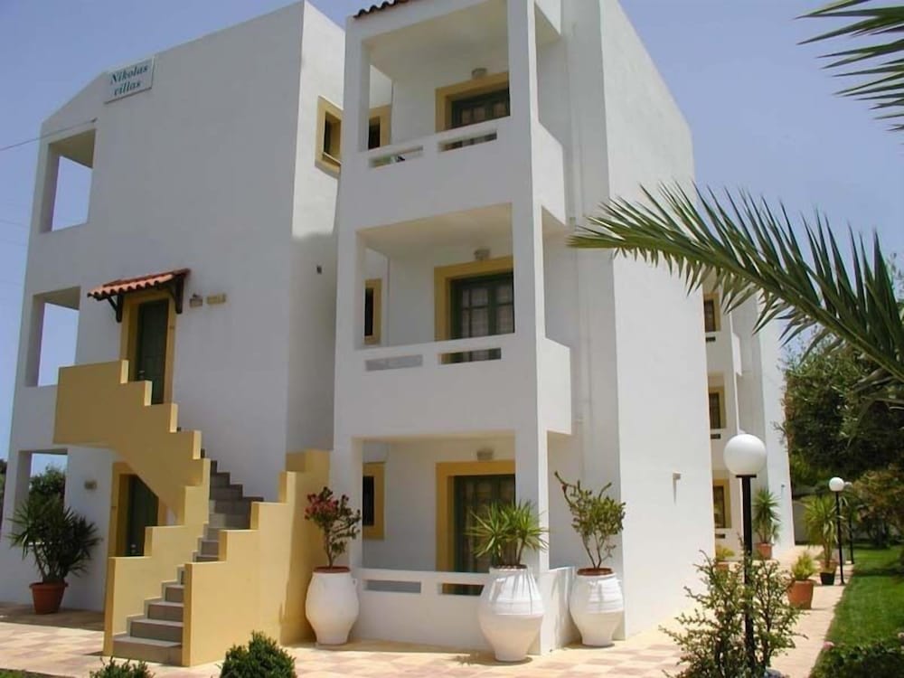 Nikolas Villas Apartments 1/43