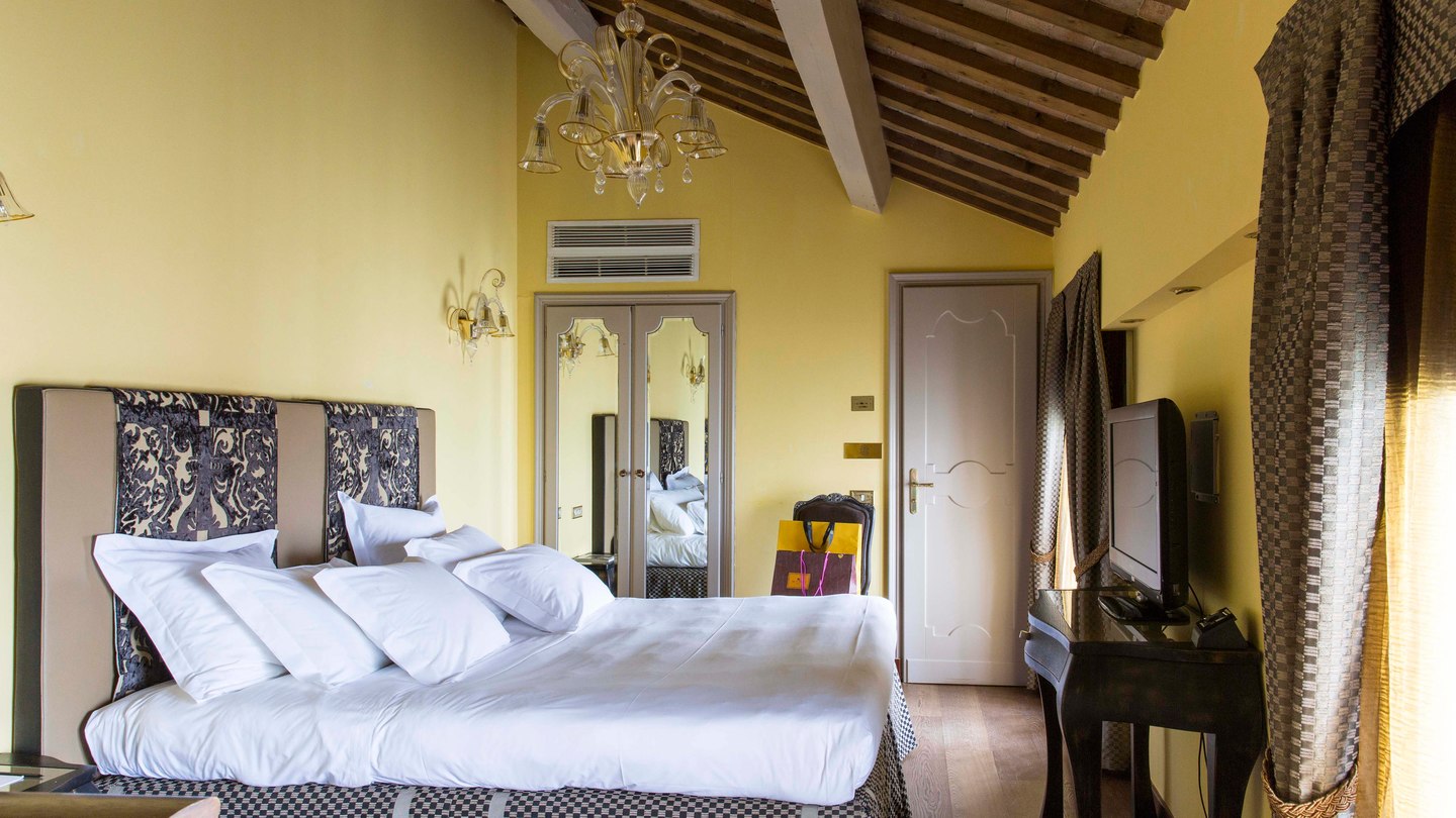 Deluxe, Double or Twin Bed