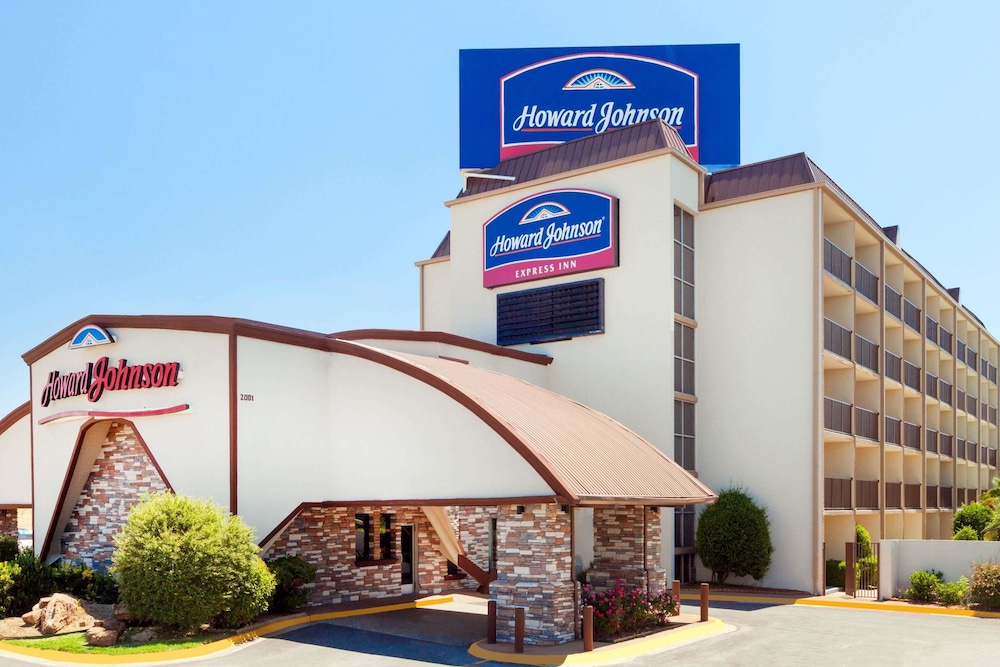 Howard Johnson by Wyndham Arlington Ballpark / Six Flags 3/17