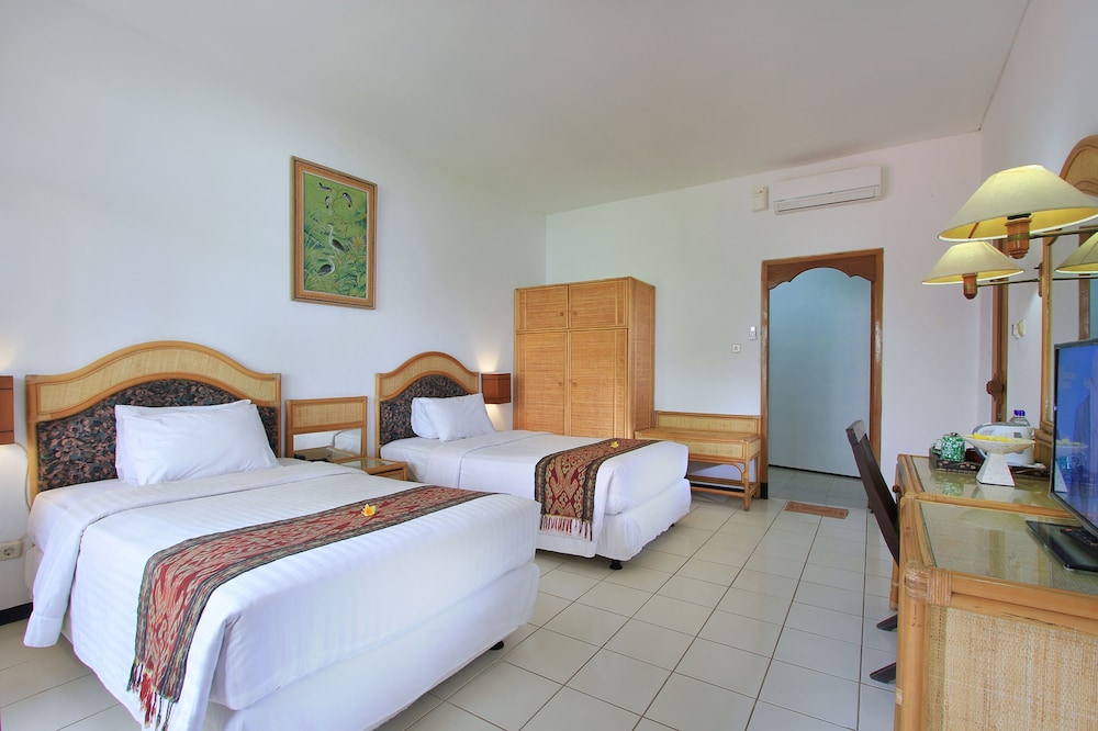 Puri Naga Beachfront Cottages 20/65