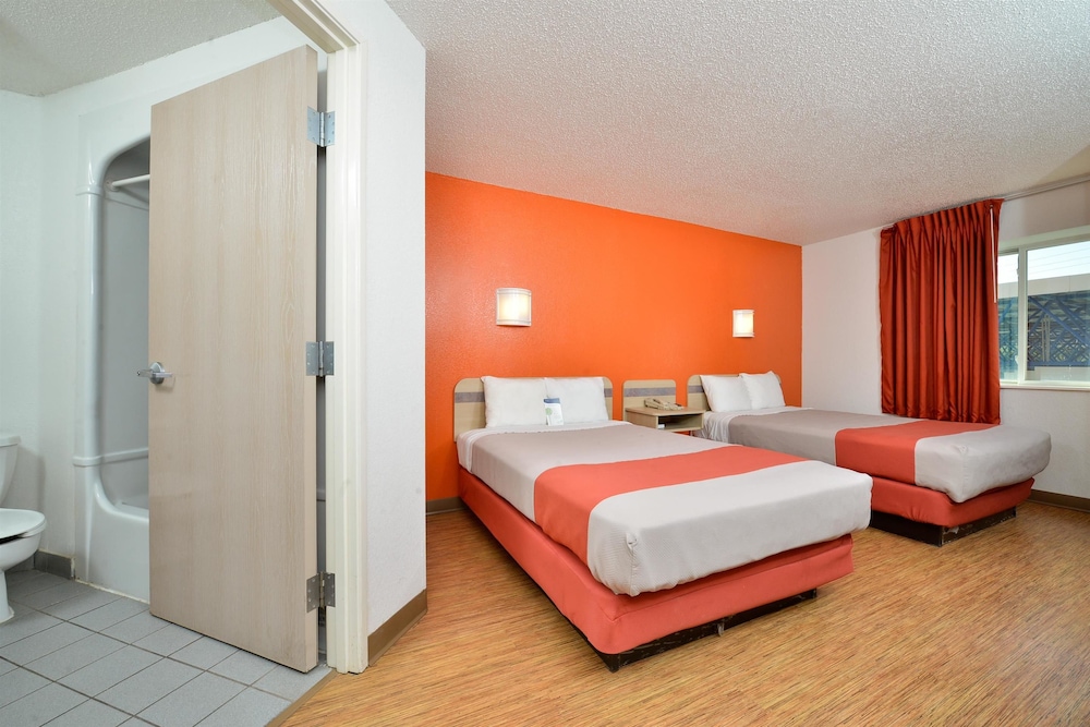 غرفة قياسية بسريرين مزدوجين، Motel6 McKinney, TX - North 3/4