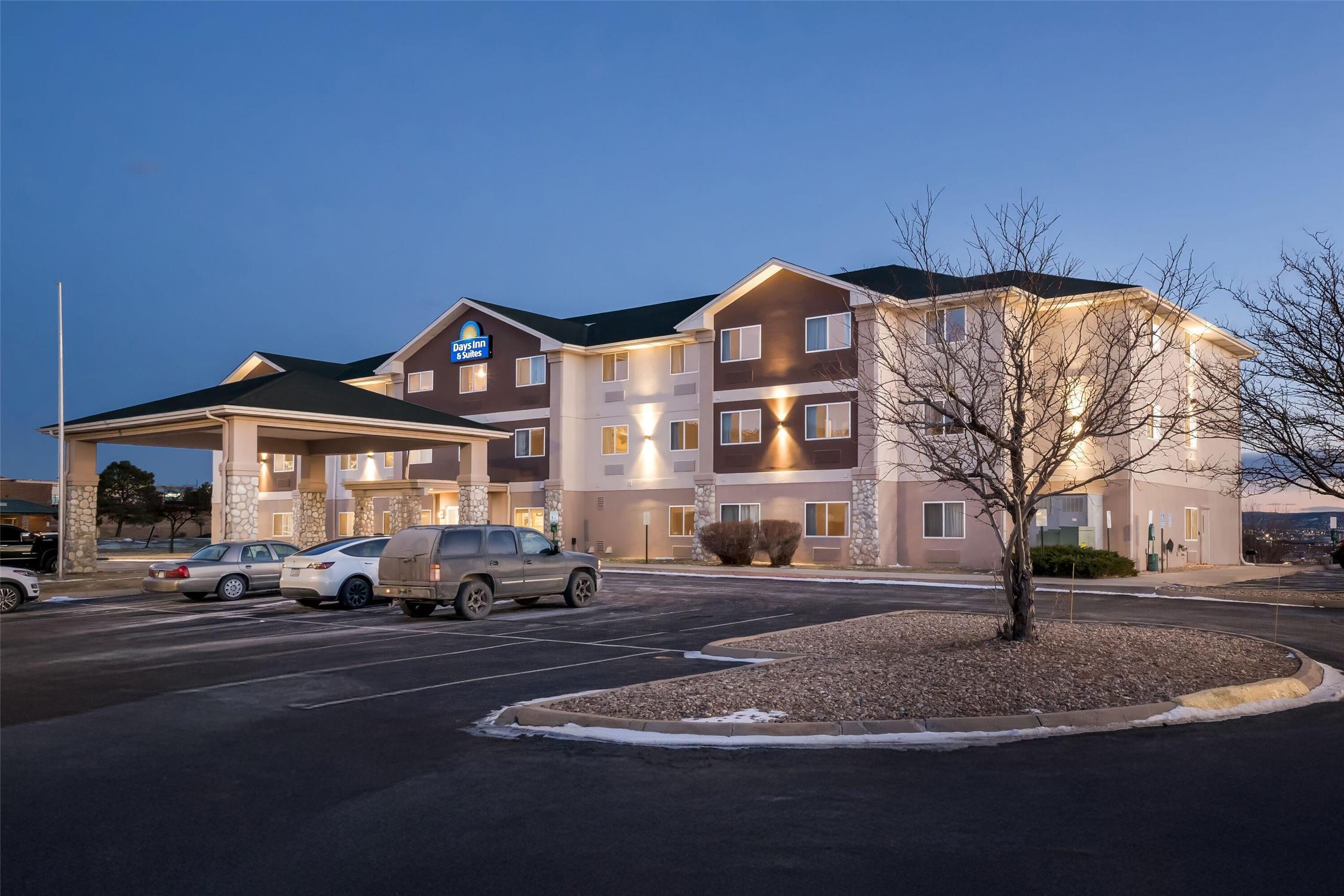 Days Inn & Suites By Wyndham Castle Rock 1/19