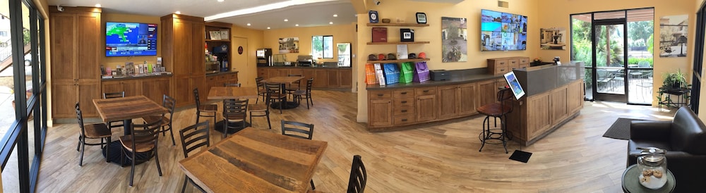 Casa Ojai Inn 46/60