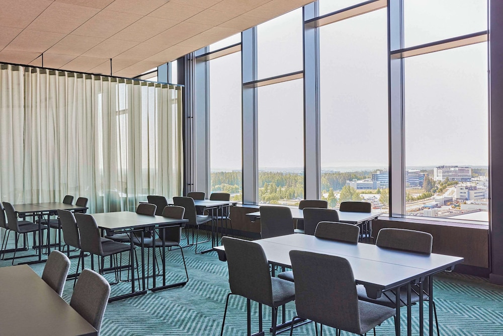 Clarion Hotel Helsinki Airport 52/65