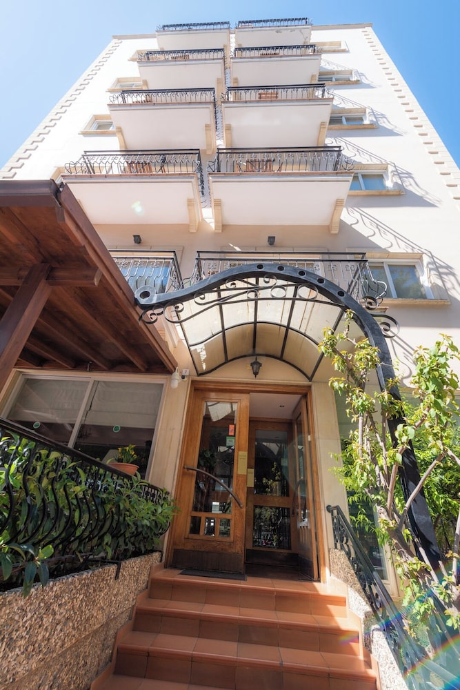 Chrielka Hotelsuites 2/43