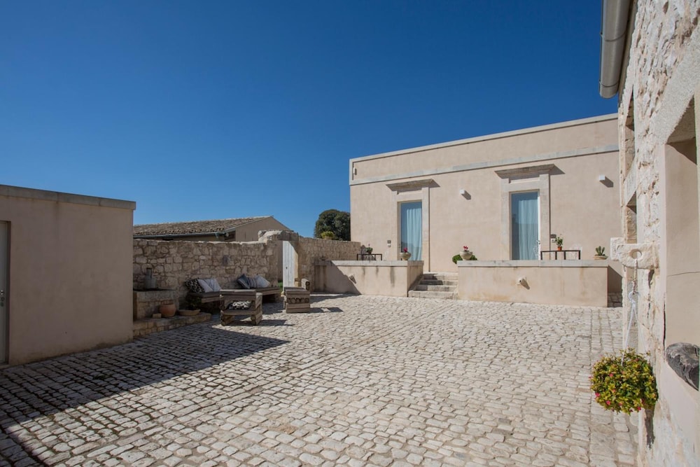 Stacci Rural Resort 56/67