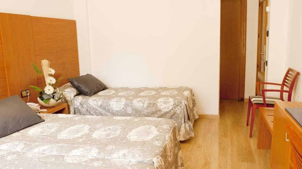 Ramblas Hotel 19/75