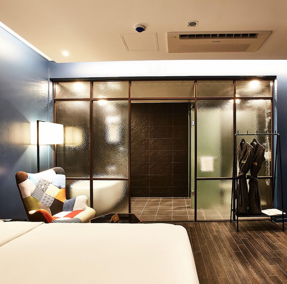 Hotel Wanted 29/70