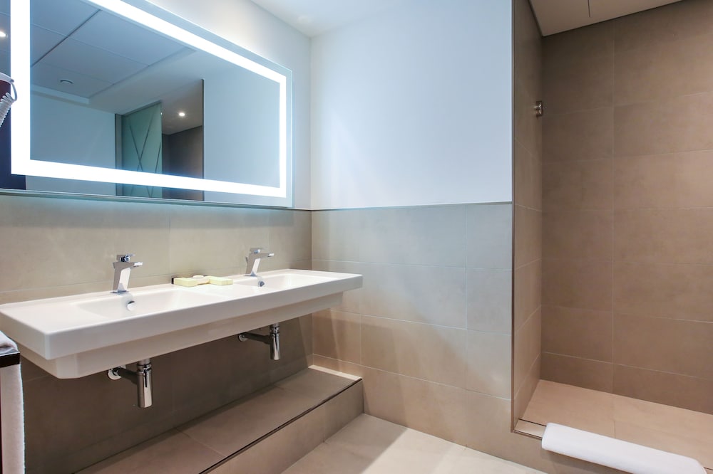 Sitara Hotel Apartment L.L.C 45/51