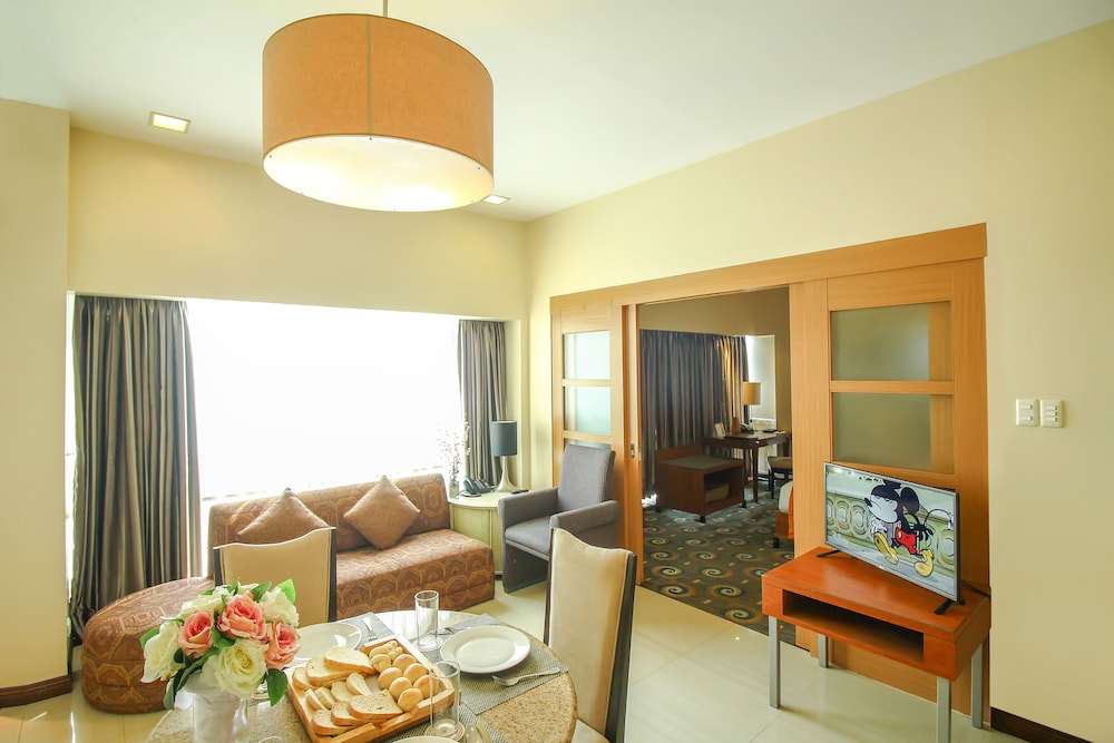 Makati Palace Hotel 28/50