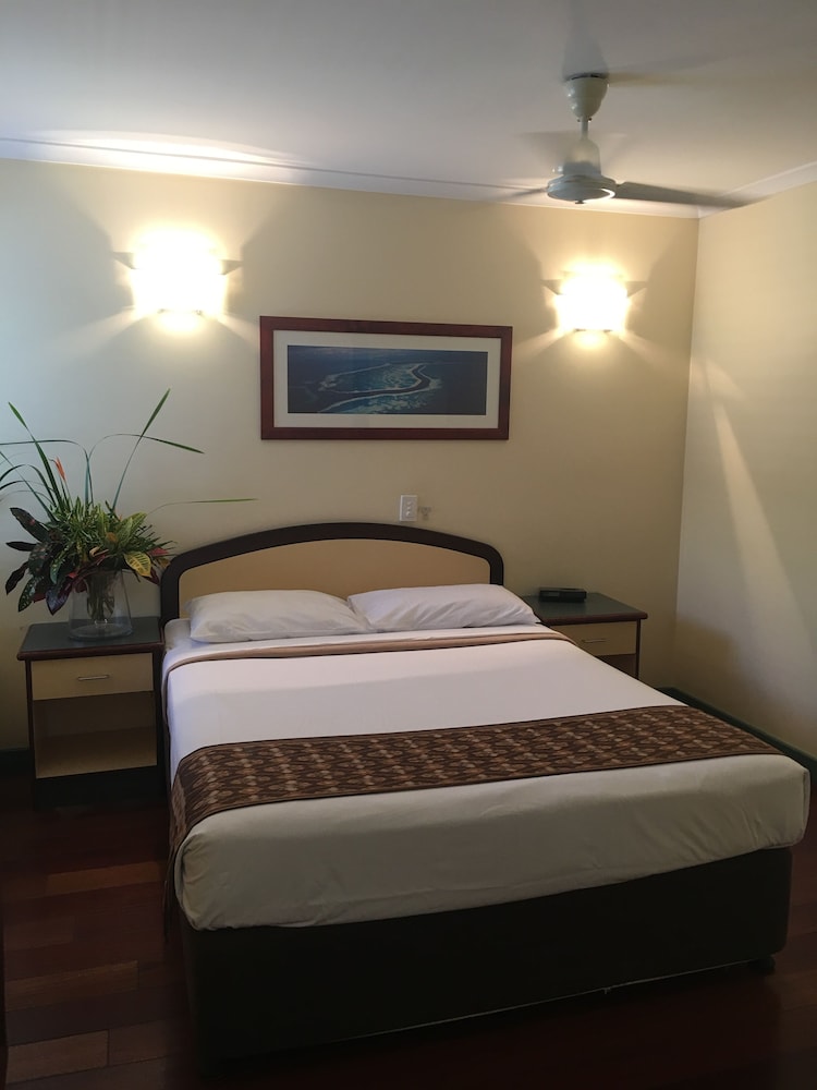 Bay Village Tropical Retreat 18/45