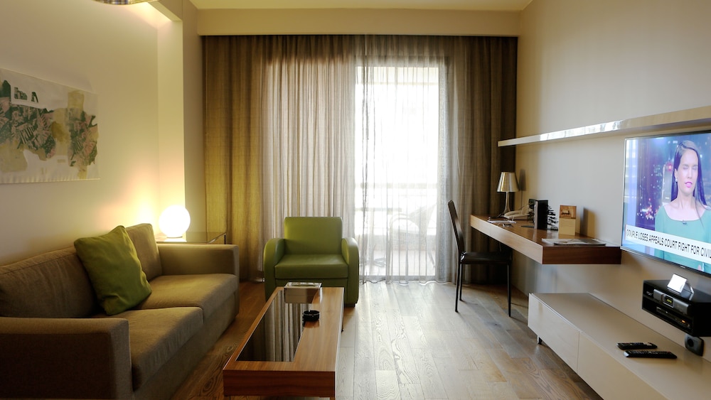 PARKTOWER SUITES 33/50