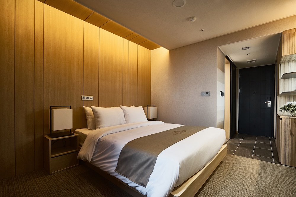 Royal Emporium Hotel 18/72