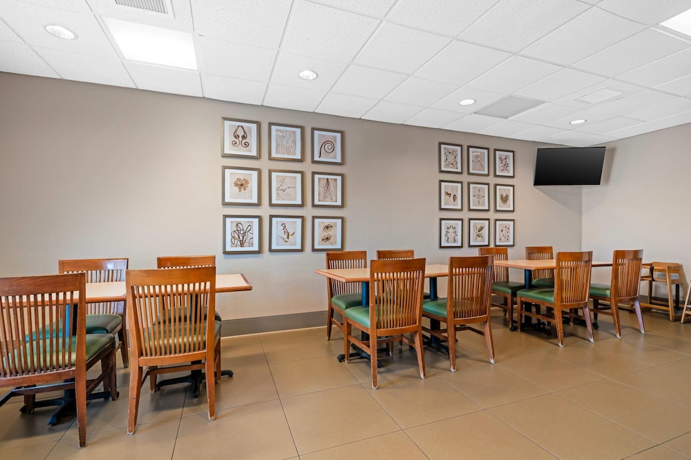 Country Inn Suites By Radisson West Bend Wi 47/58