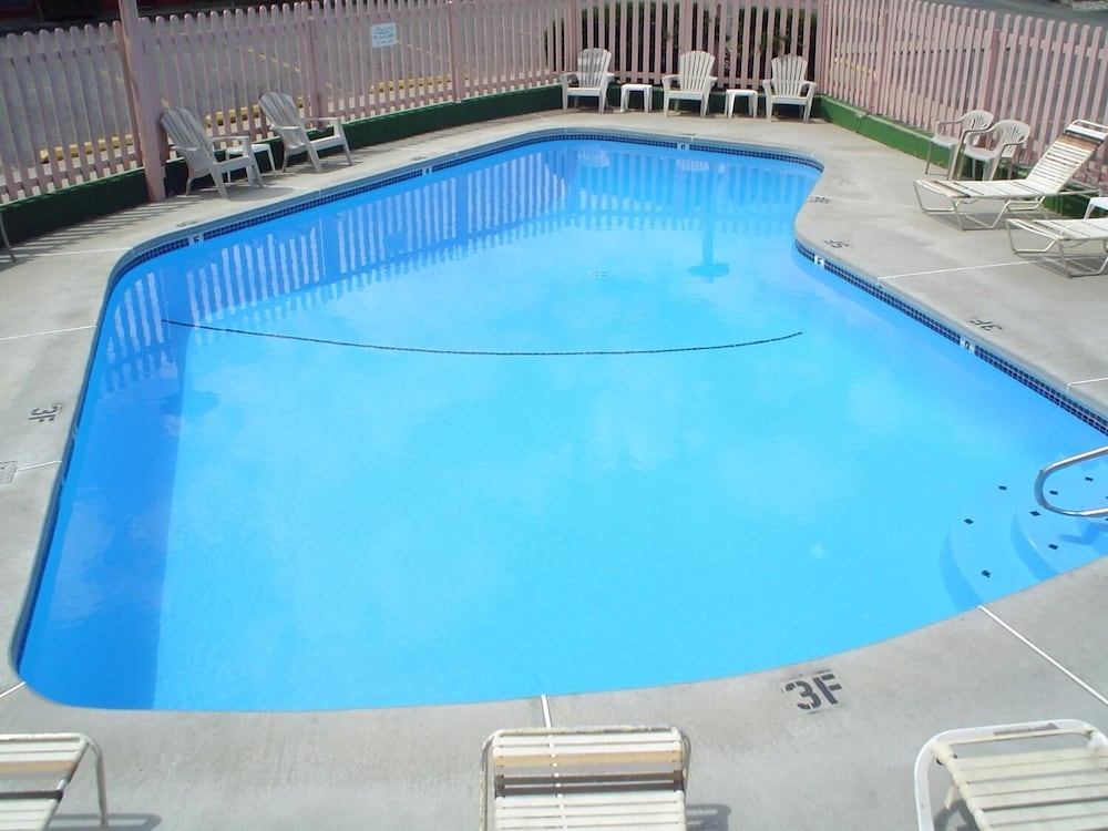Avenue Motel 5/28