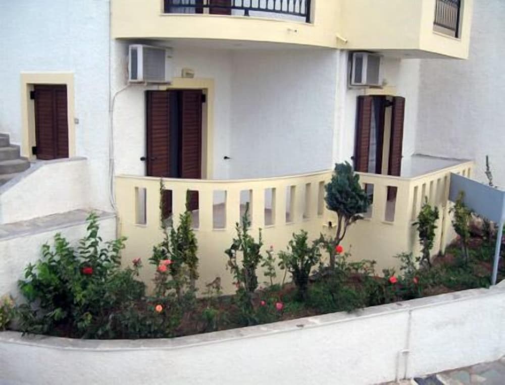 Flamingo Apartments 3/48