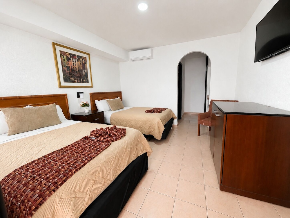 Zona Dorada Inn 17/50