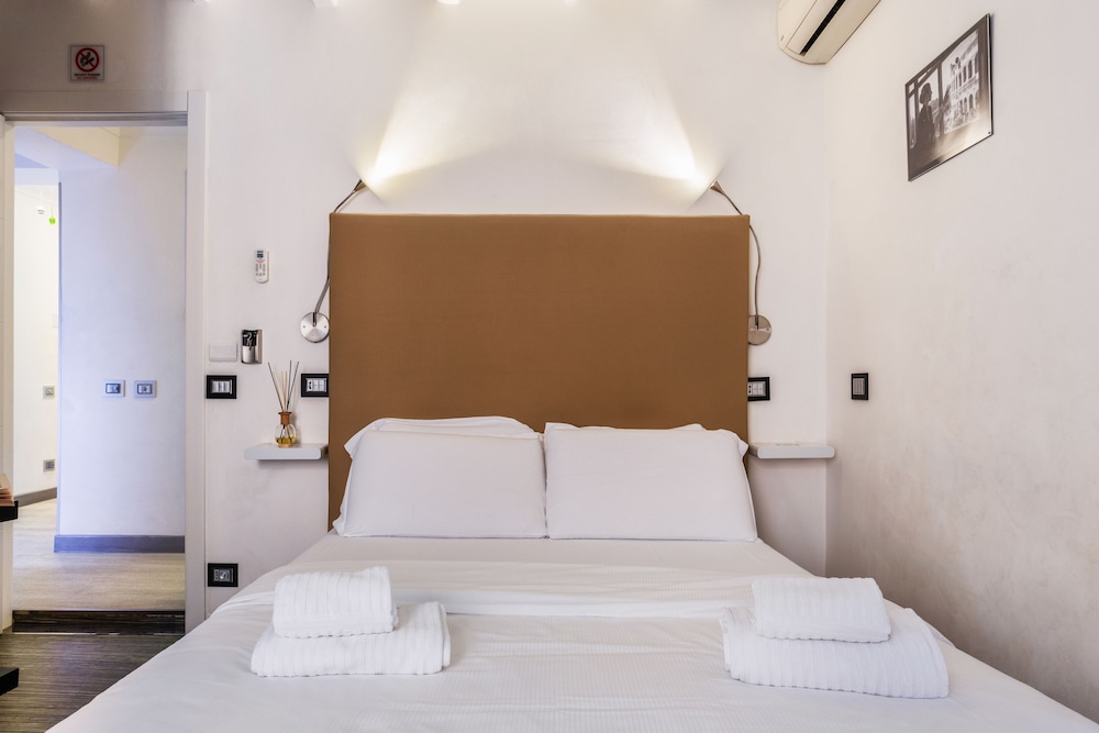 Irooms Spanish Steps Roma 15/58