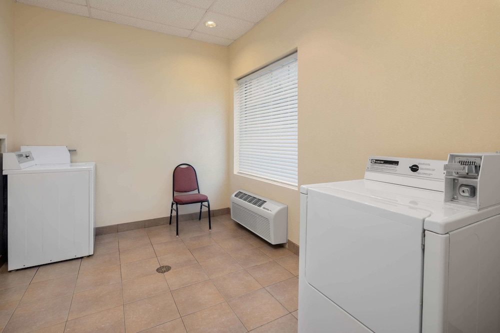 La Quinta Inn & Suites by Wyndham Atlanta Douglasville 35/53