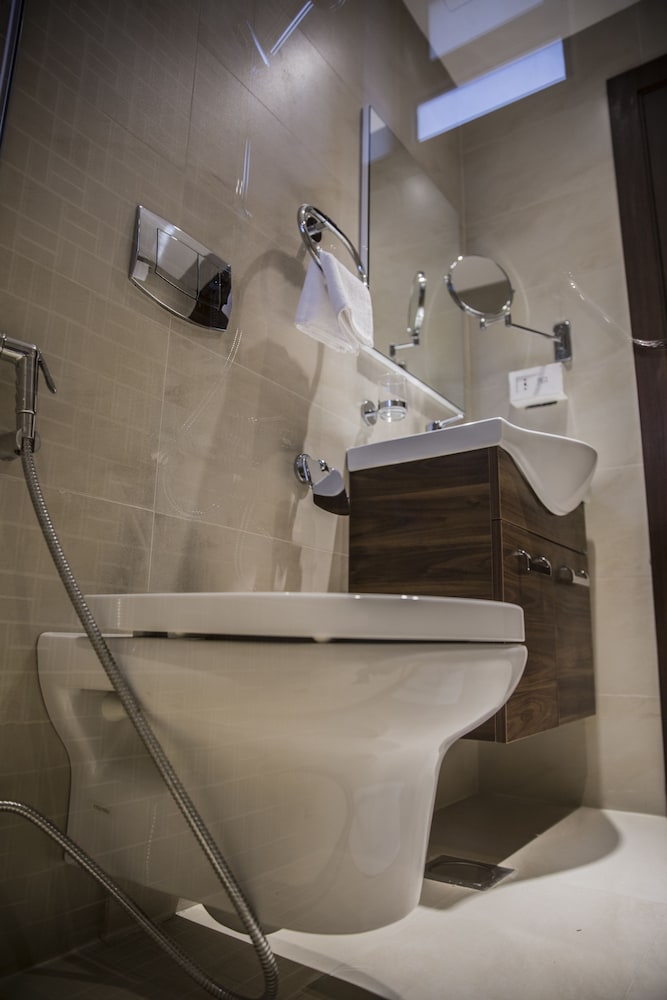 Naylover Hotel Suites 45/50