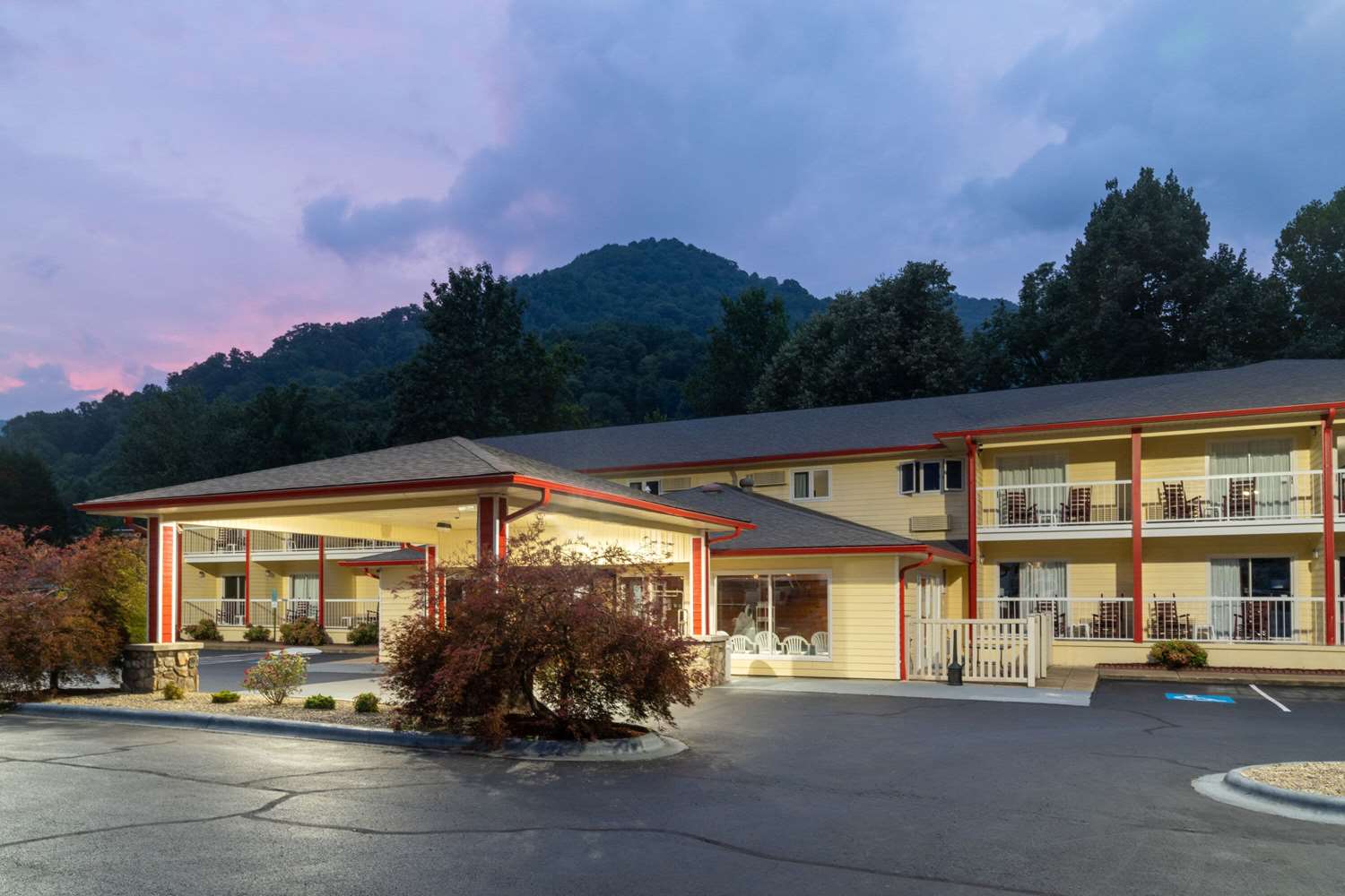 Ramada by Wyndham Maggie Valley 1/18