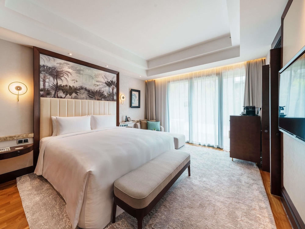 LUXURY, KING BED, GARDEN VIEW