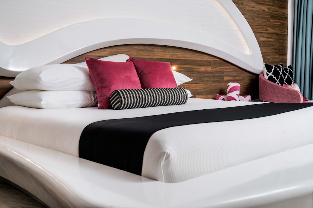 REEF, SUITE, KING BED