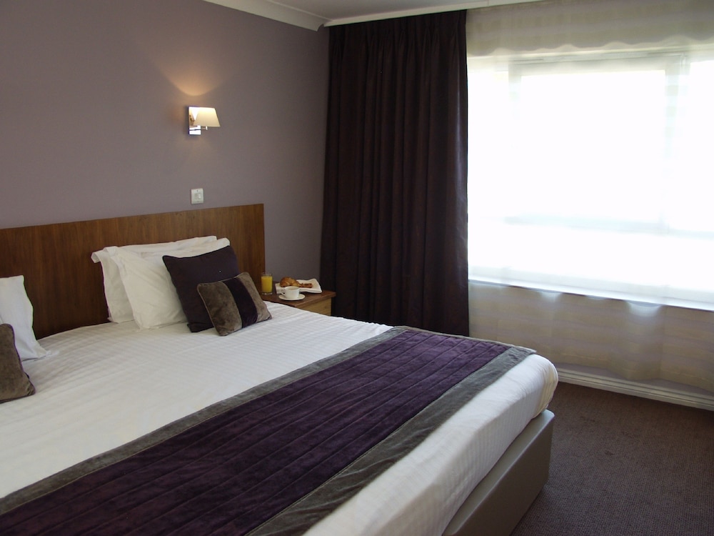 Stoke By Nayland Hotel 10/80