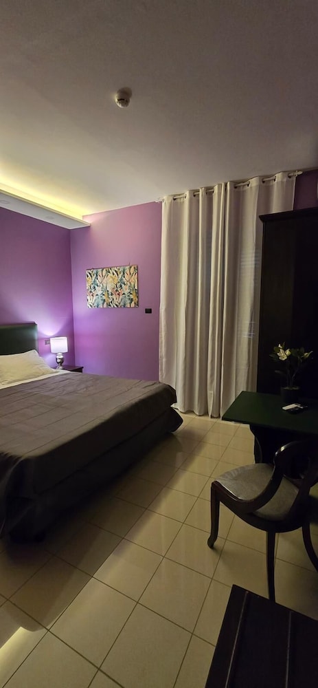 Smart station hotel 10/16