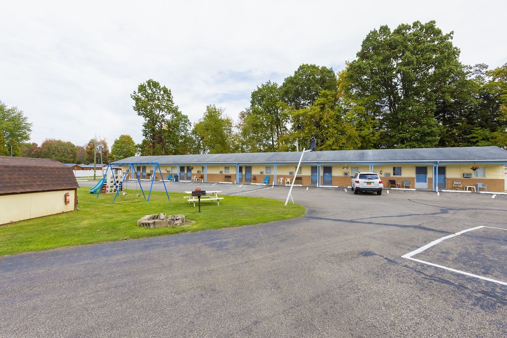 Parkside Motel by OYO Meadville Conneaut Lake 36/50