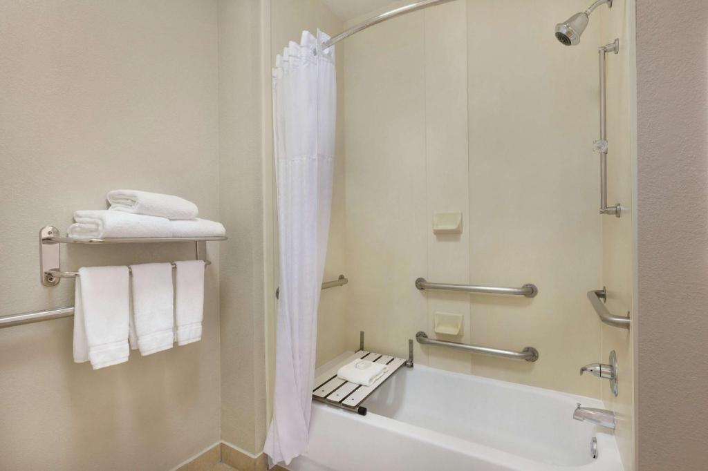 SUITE, 2 QUEEN BEDS, ACCESSIBLE