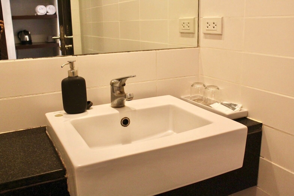 S2 Hotel 67/68
