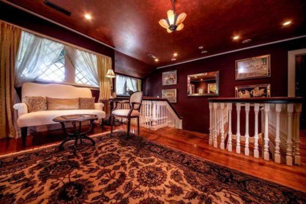 The Black Walnut B & B Inn 3/73