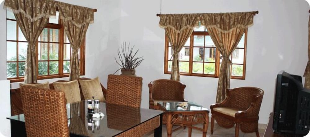 Le Surmer Self Catering Chalets 9/17