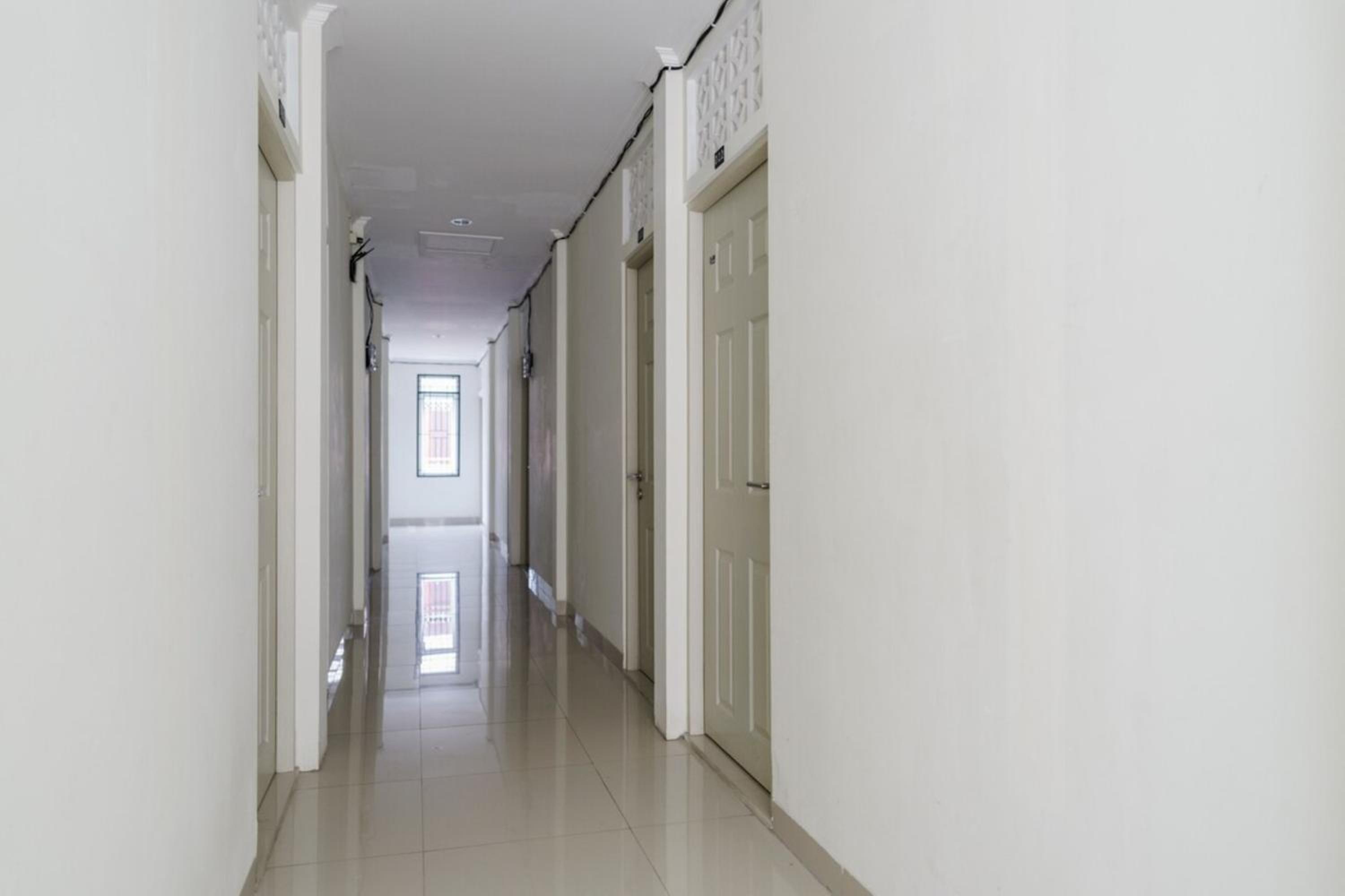 Reddoorz Plus Near Upn Veteran Jakarta 23/50