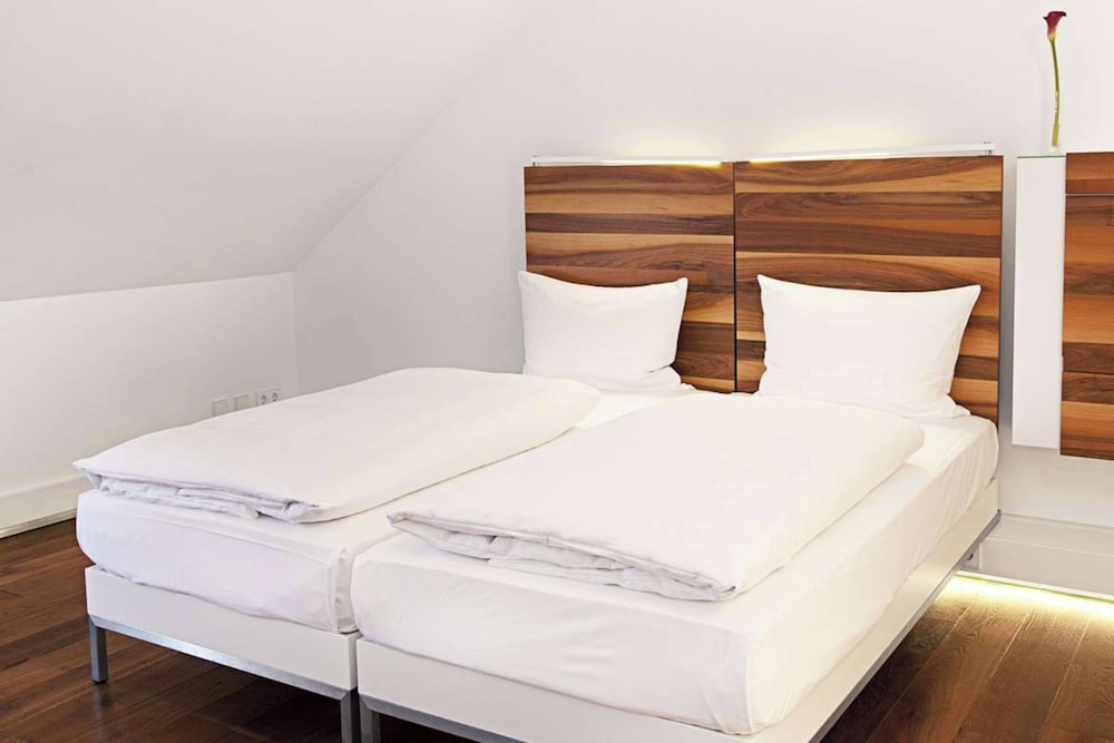 Standard, Convertible Double Bed
