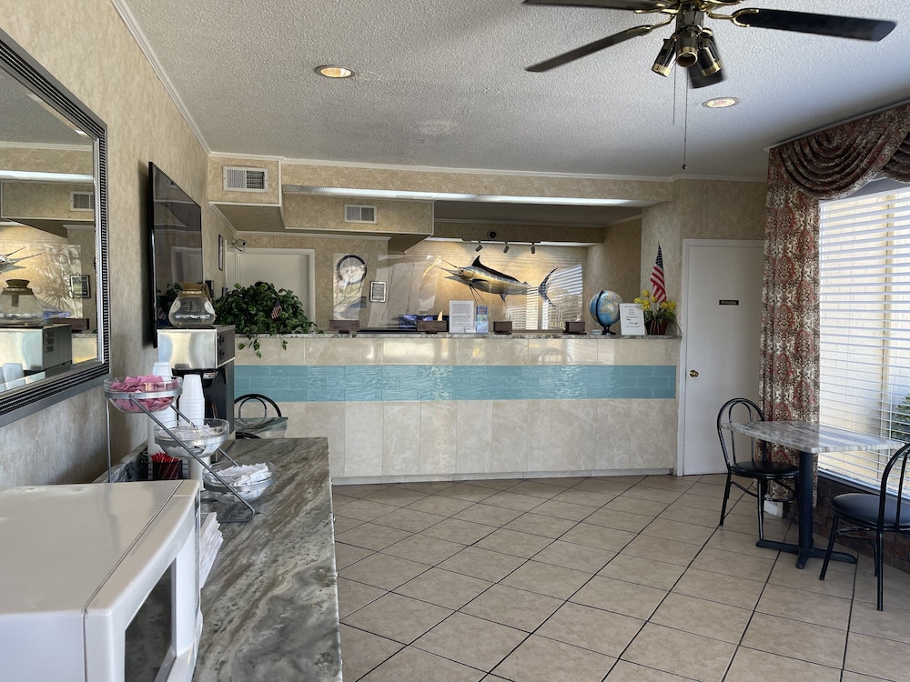 Hole Inn the Wall Hotel - Sunset Plaza - Fort Walton Beach 11/50
